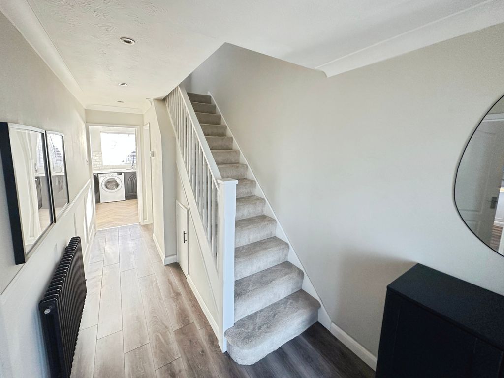 Property photo 2 of 19 Image