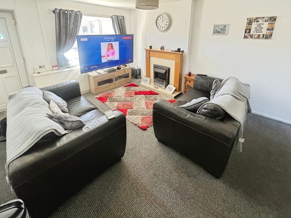 Property photo 2 of 9 Lounge
