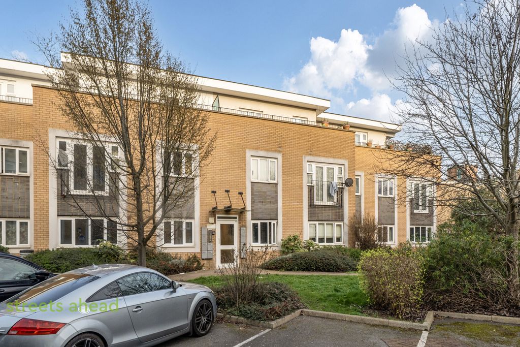 Property photo 2 of 16 Cbe48816-Ab6A-4F1...