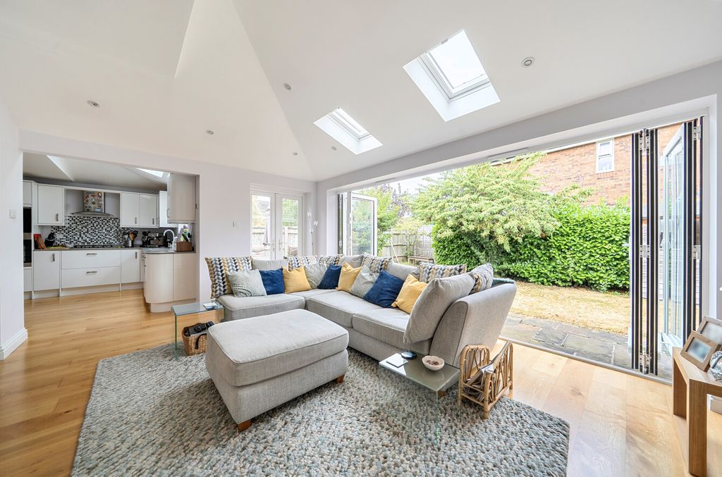 Property photo 2 of 21 149607216A60c6B029005