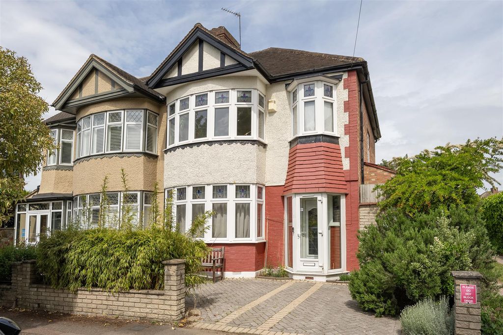 Property photo 1 of 42 Morgan Avenue, E17