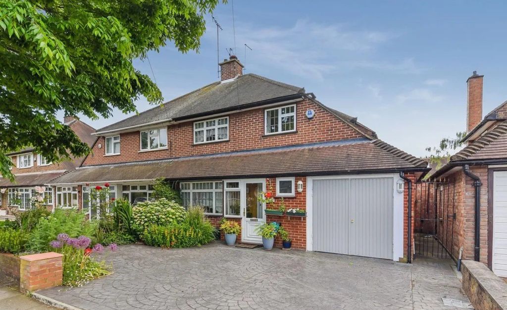Property photo 1 of 16 3 Bed Semi-Detached House To Rent Cedar Avenue, South Ruislip Ha4