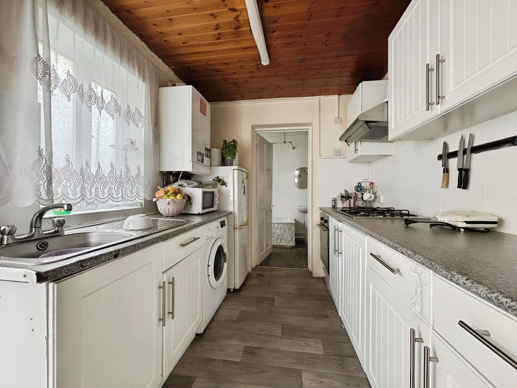 Property photo 3 of 11 03