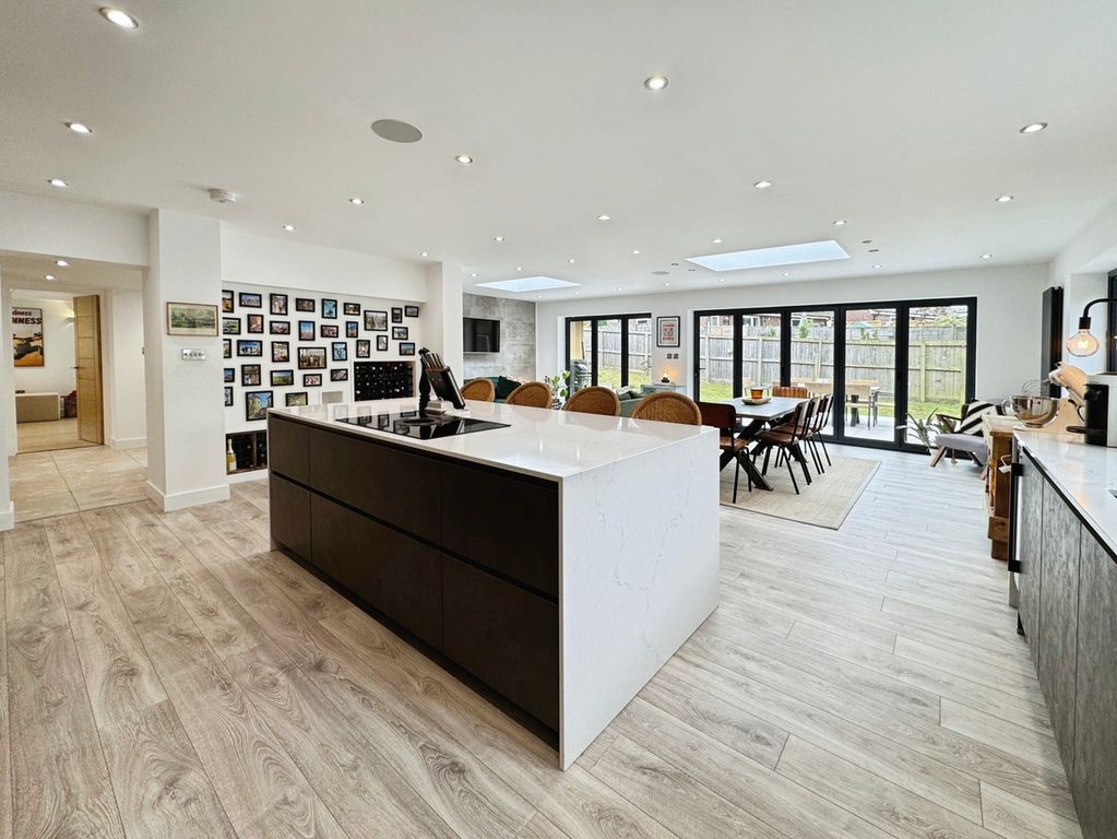 Property photo 2 of 27