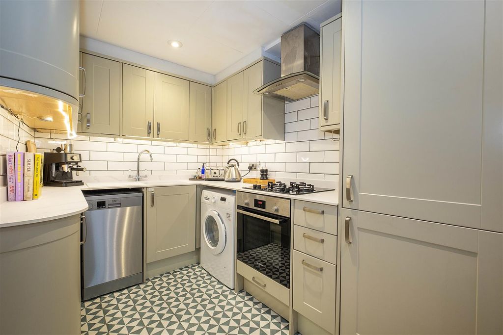 Property photo 3 of 20 128-Summer-Road-0018 Copy.Jpg