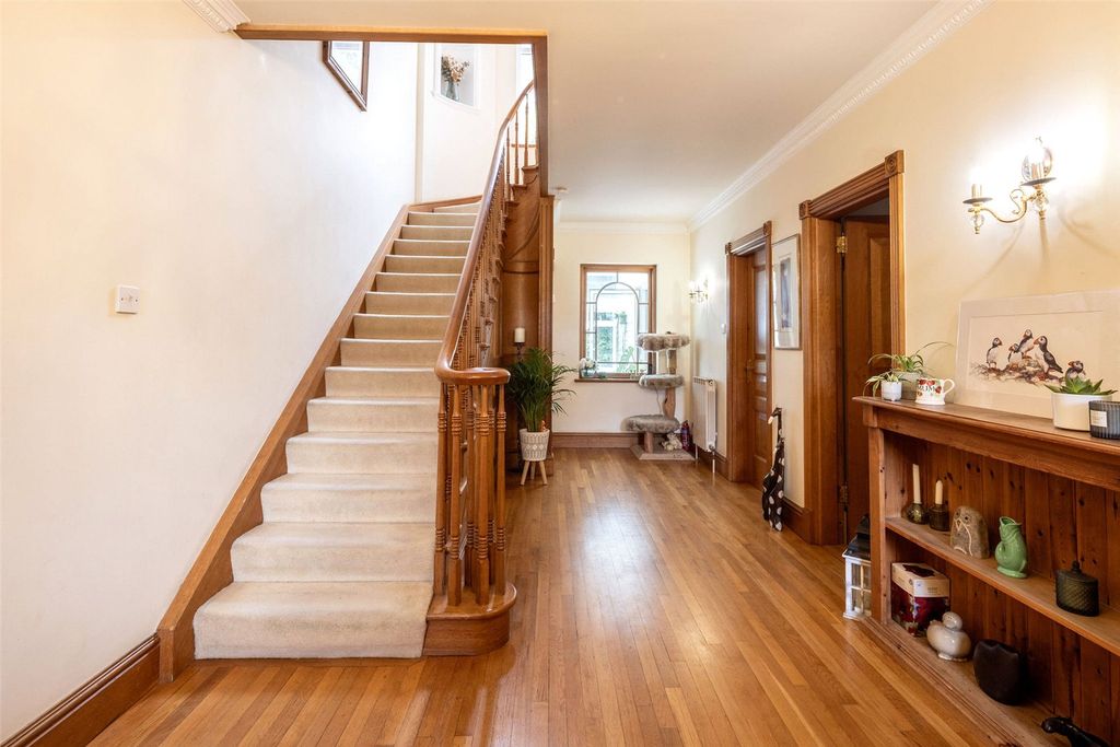 Property photo 3 of 28 Entrance Hallway