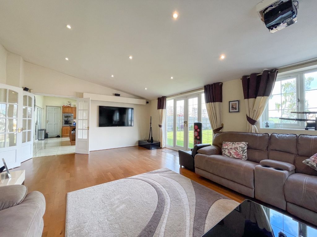 Property photo 3 of 23 4124055