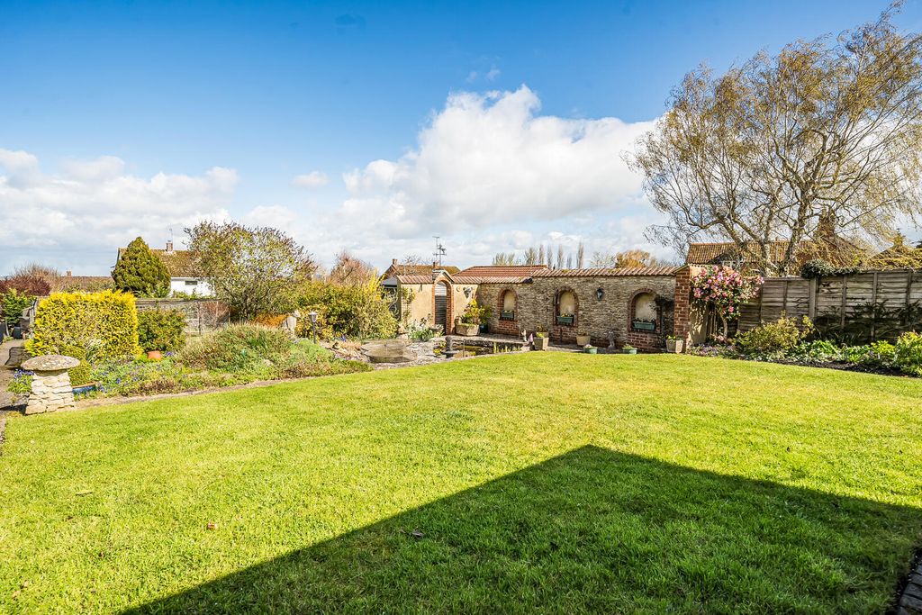 Property photo 2 of 18 Rear Garden