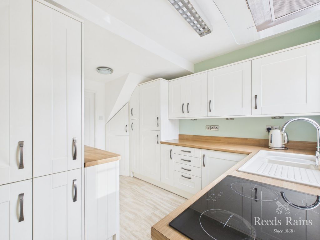 Property photo 3 of 21 Kitchen