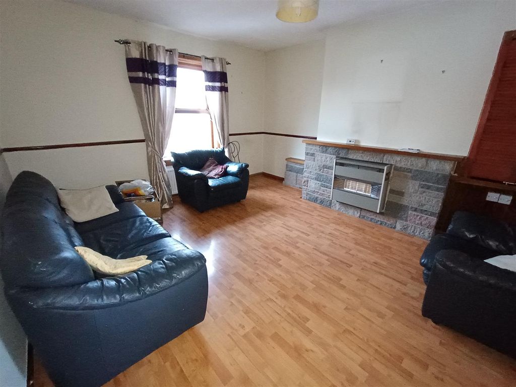 Property photo 2 of 12 Lounge