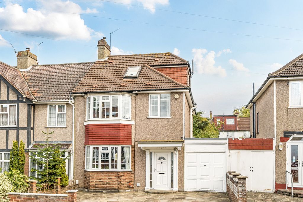 Property photo 1 of 18 External