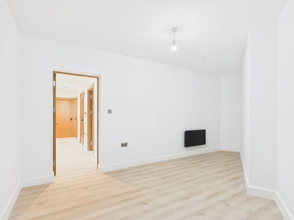 Property photo 3 of 8 Cam01740G0-Pr0503-Still004