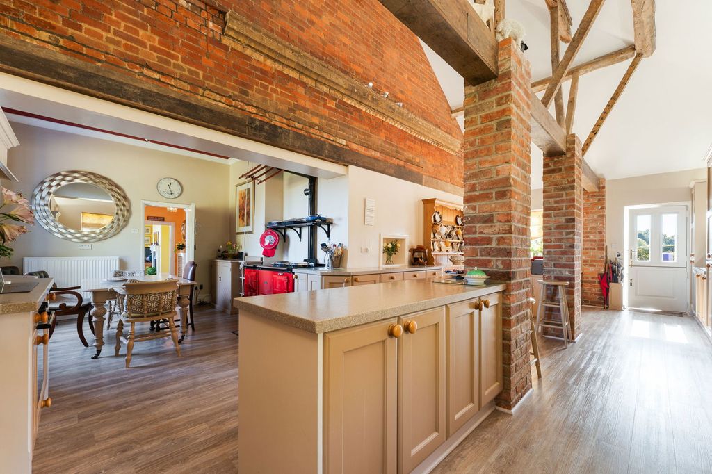 Property photo 3 of 37