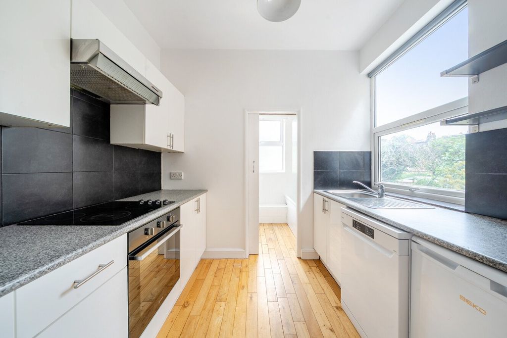 Property photo 2 of 14 Picture No. 06