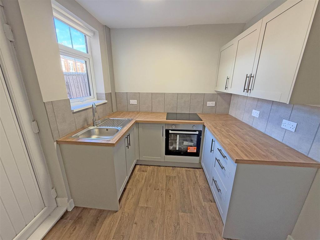 Property photo 3 of 11 Cwv Kitchen.Jpg