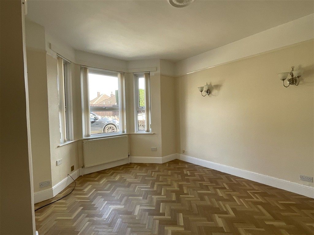 Property photo 3 of 11 Lounge