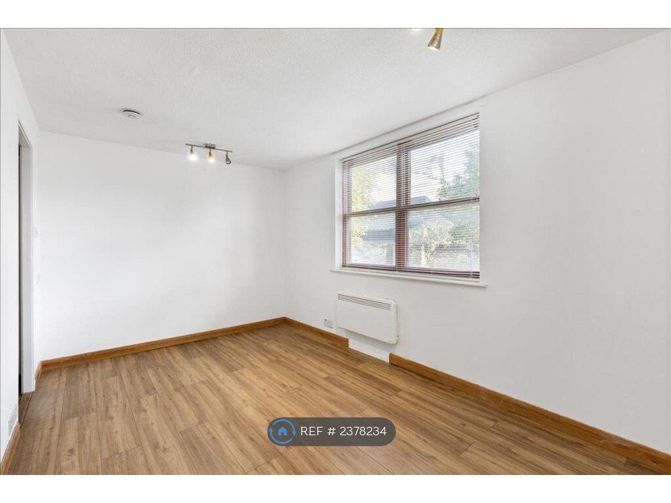 Property photo 2 of 12 Living/Bedroom