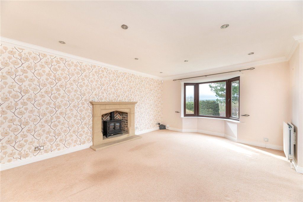 Property photo 2 of 30 Lounge