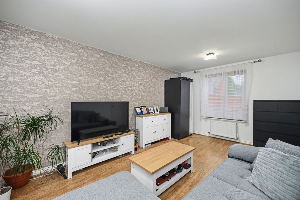 Property photo 3 of 21