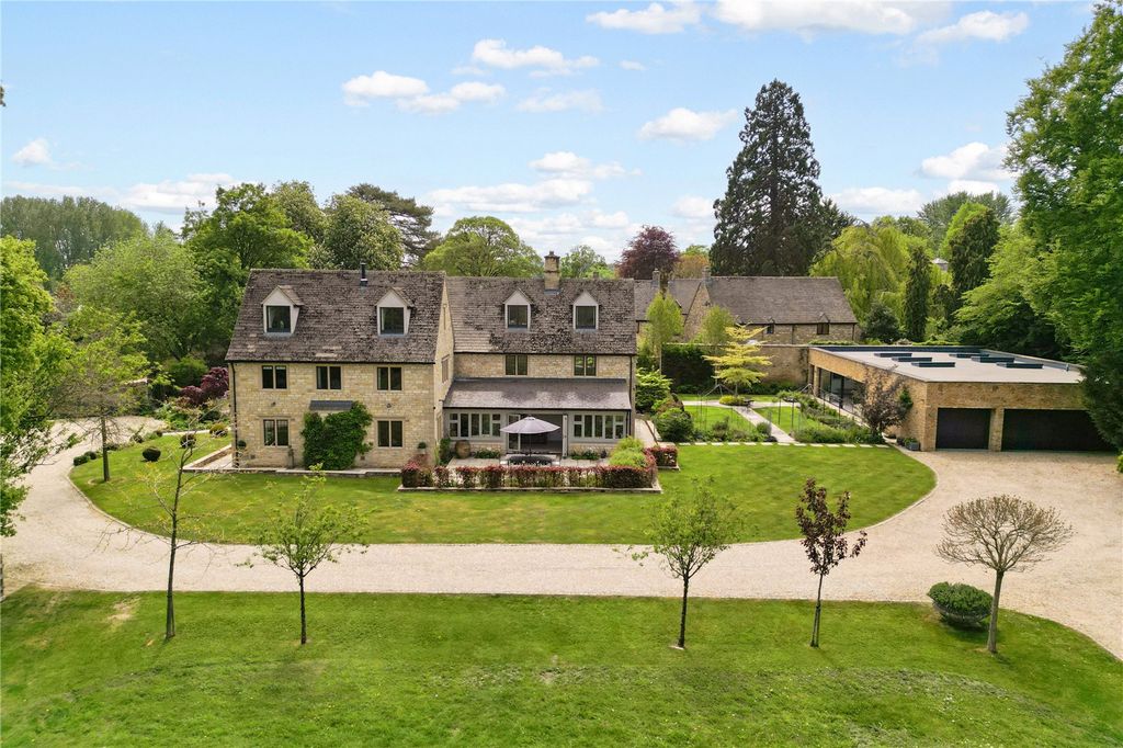 Property photo 1 of 32 Grange Farm