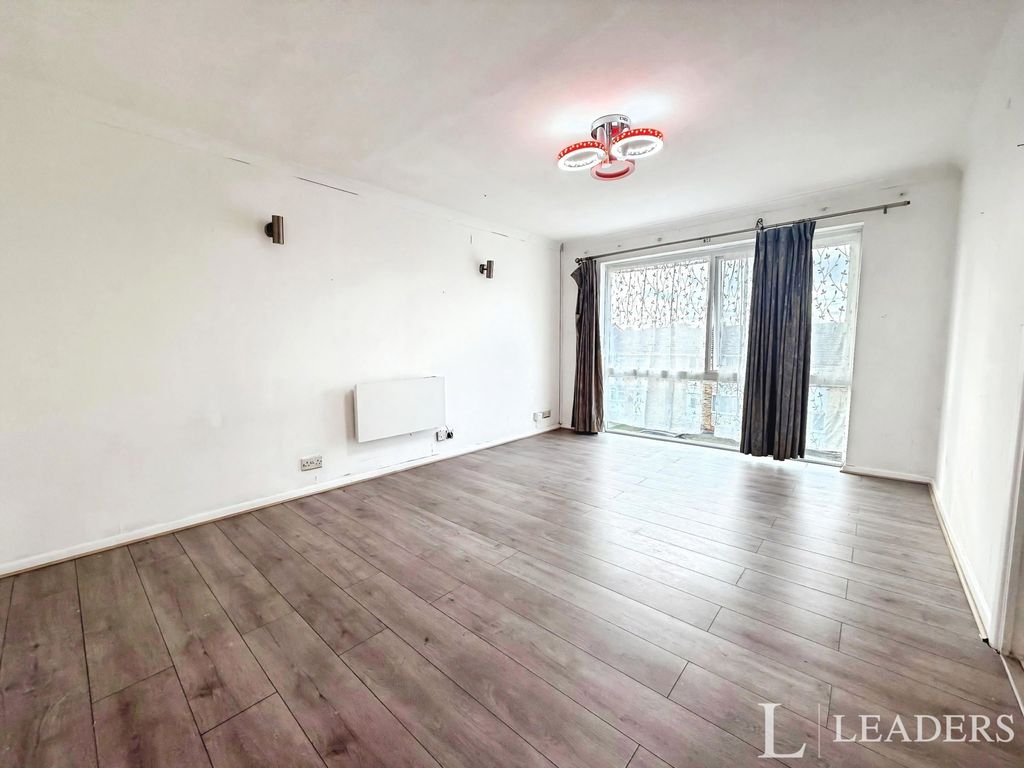 Property photo 1 of 8 Living Room