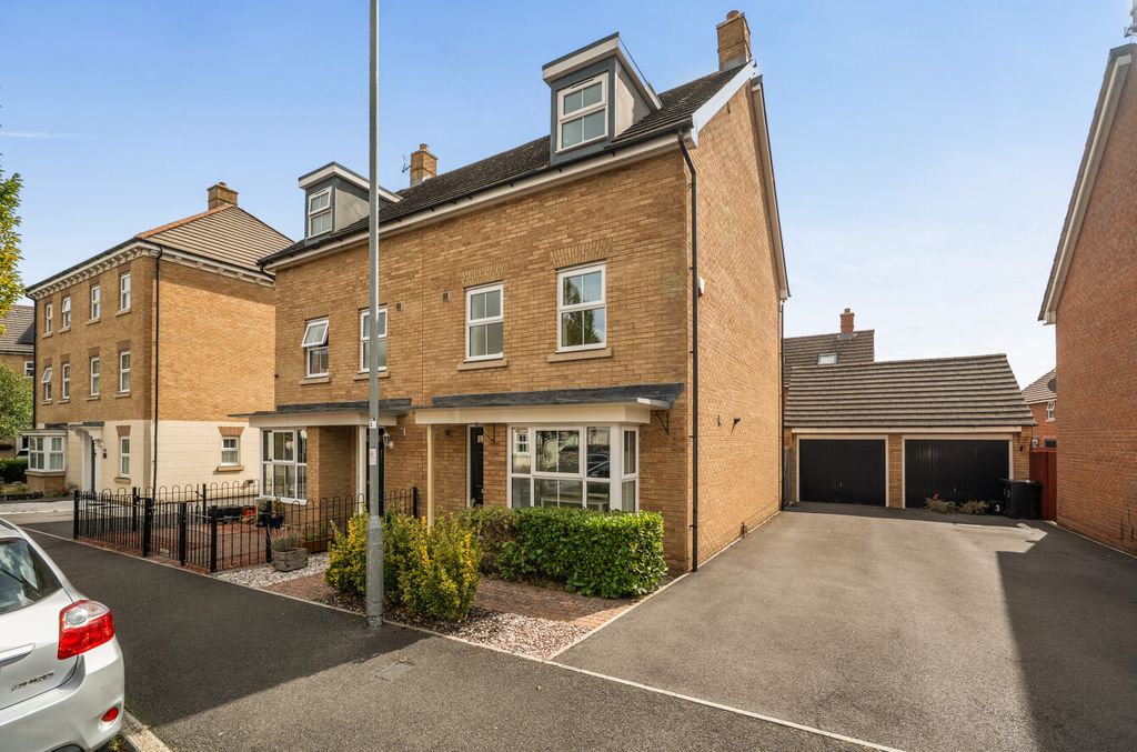 Property photo 1 of 12 15161382