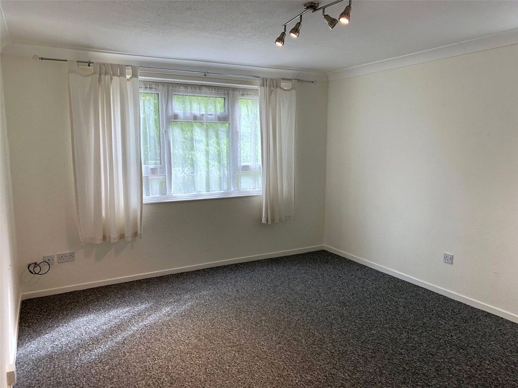 Property photo 2 of 7 Lounge[1]