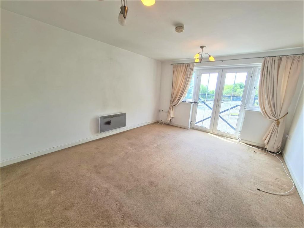 Property photo 2 of 11 Sitting Room Pic 1