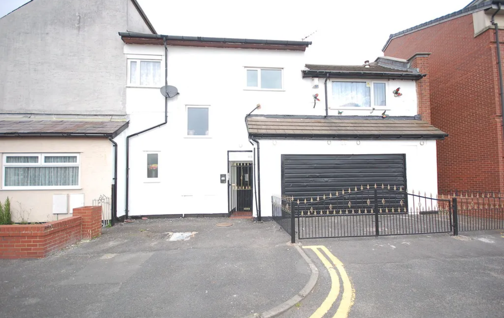 Property photo 1 of 5 Front (Exterior)