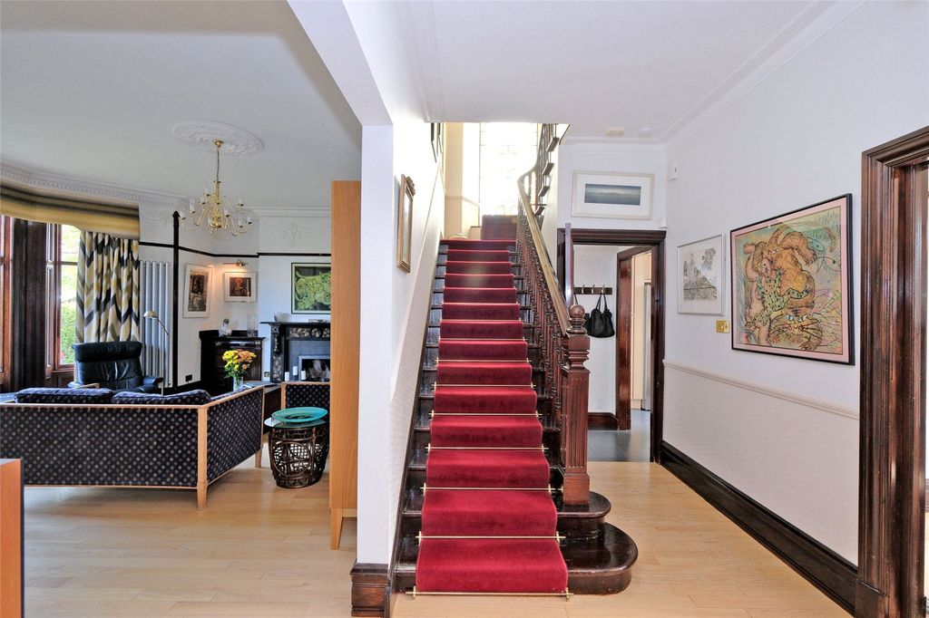 Property photo 2 of 45 51 Albury Rd