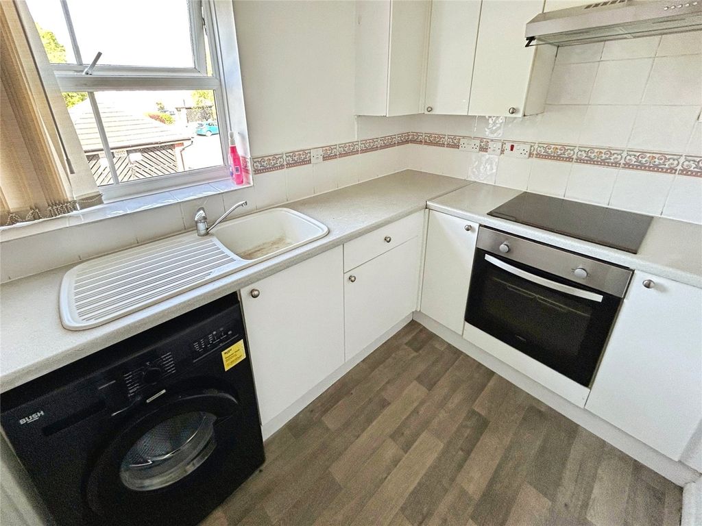 Property photo 3 of 8 Picture No. 16