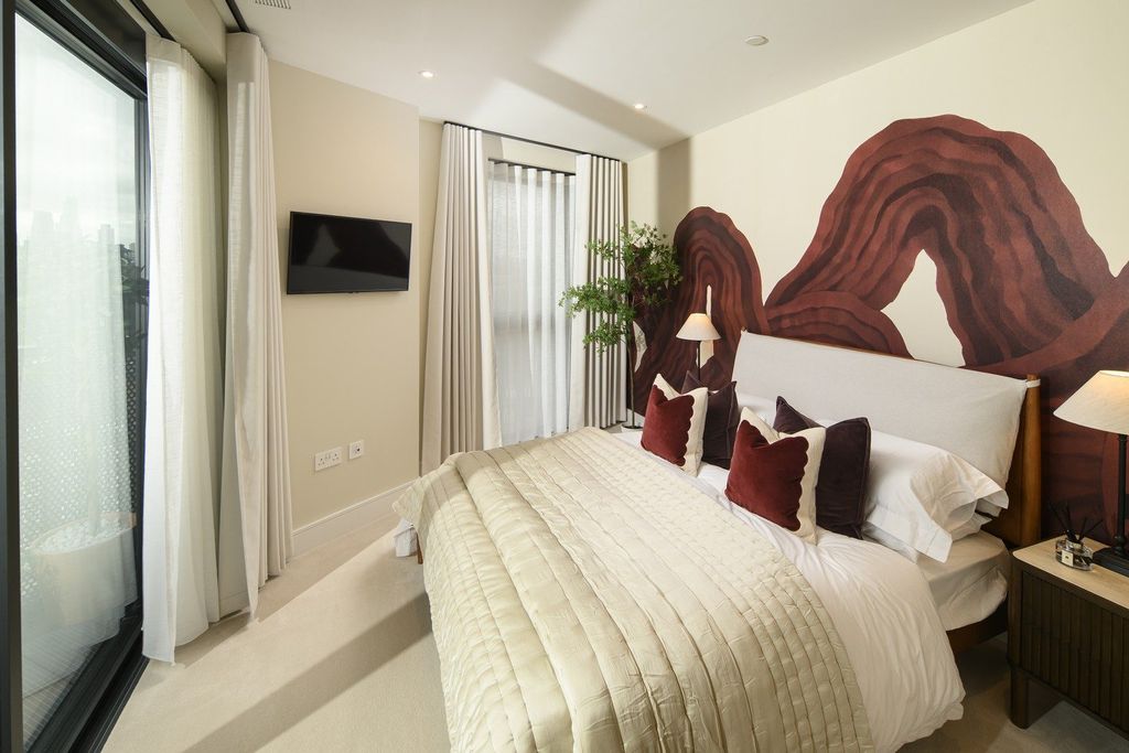 Property photo 1 of 23 Three Bedroom Apartments At Regents View, E2