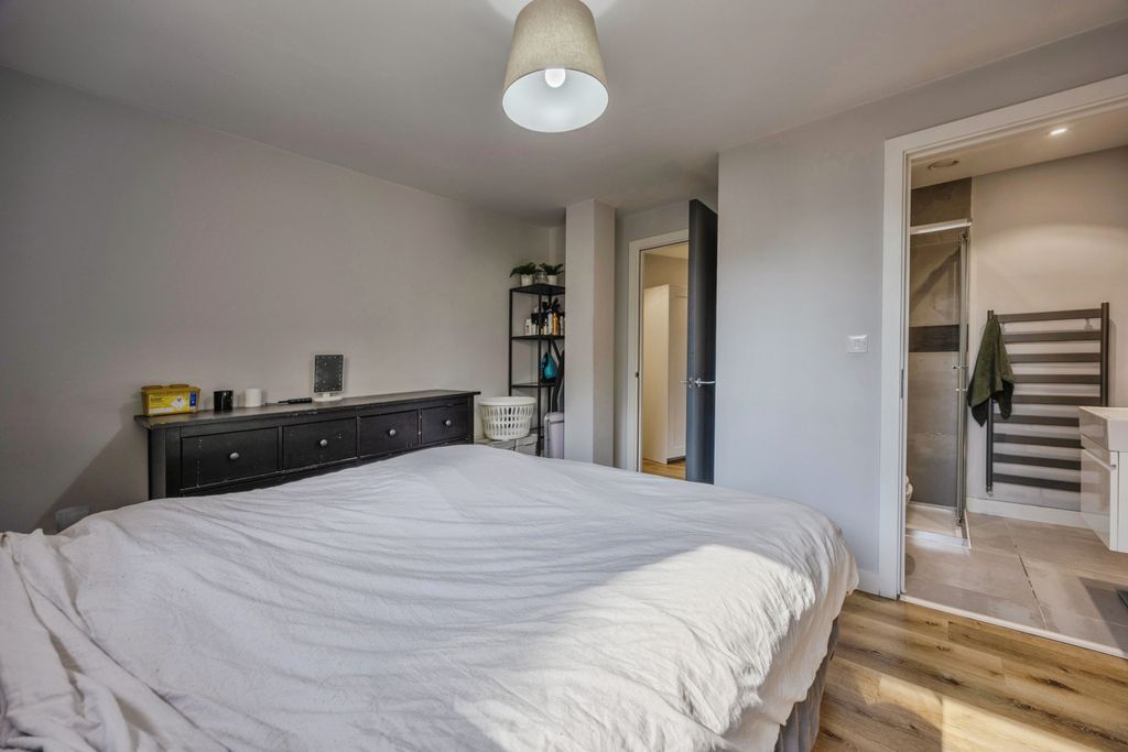 Property photo 2 of 15 Facr04Gf26-06-26Sraw-3