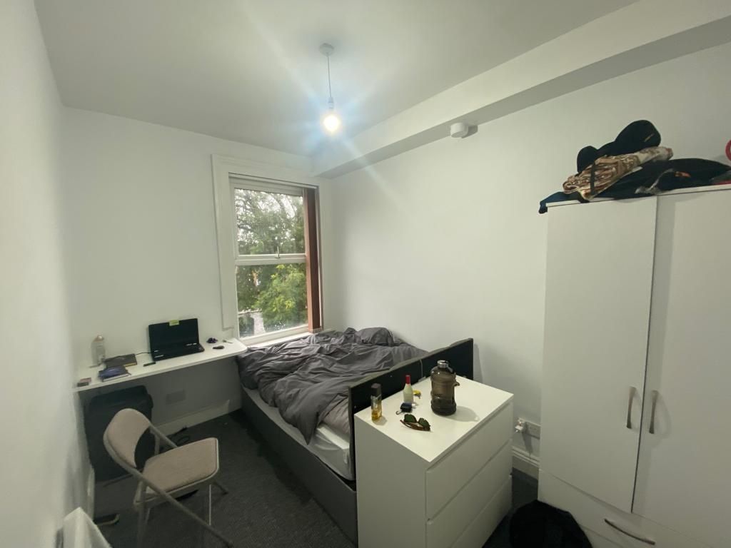 Property photo 2 of 9 Bright Bedroom With Integrated Desk And Storage...