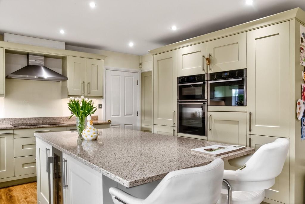 Property photo 3 of 29 4Moorpark-3.Jpg
