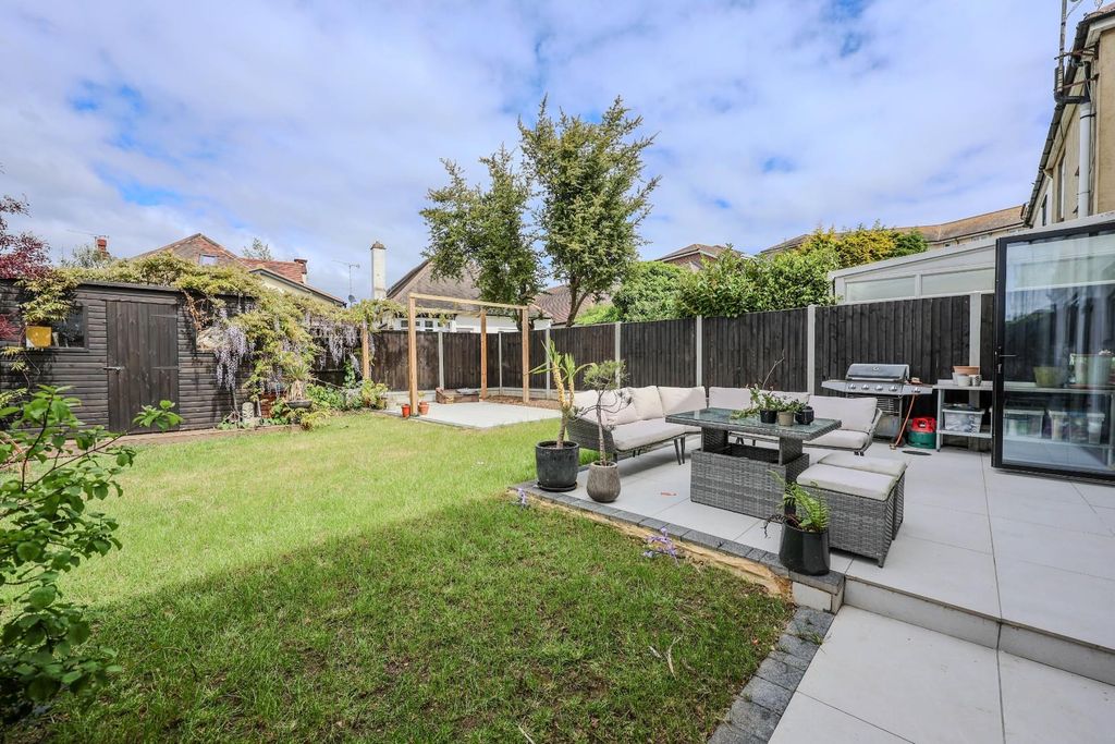 Property photo 3 of 30 Garden