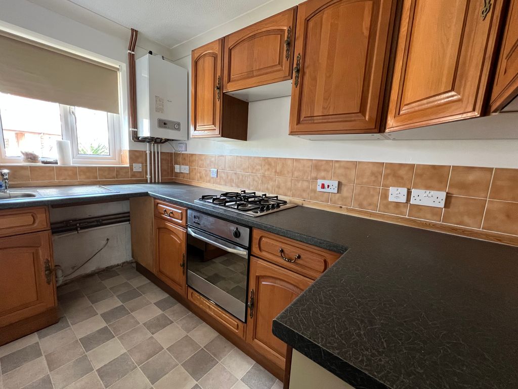 Property photo 2 of 8 Kitchen