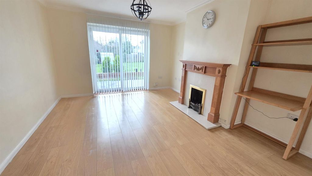 Property photo 2 of 8 1000084038.Jpg