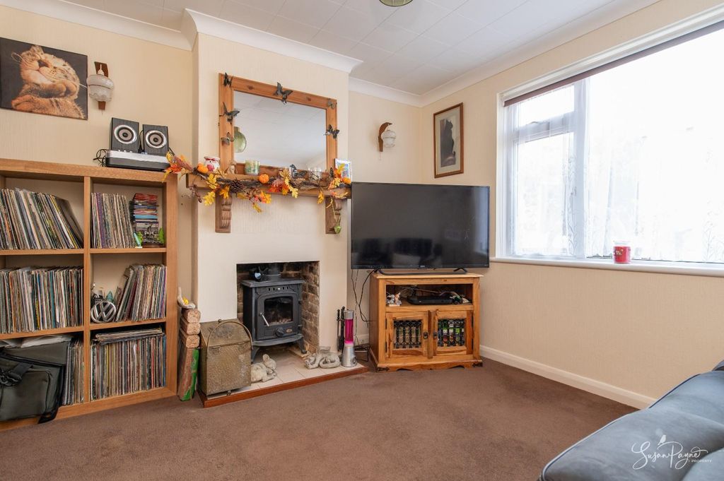 Property photo 2 of 17 Living Room