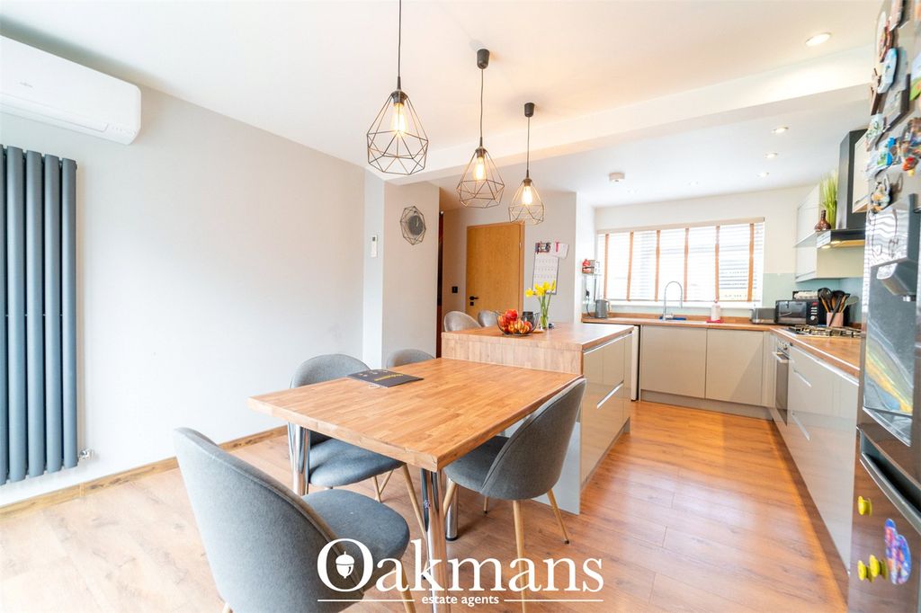 Property photo 2 of 27 Picture No. 15