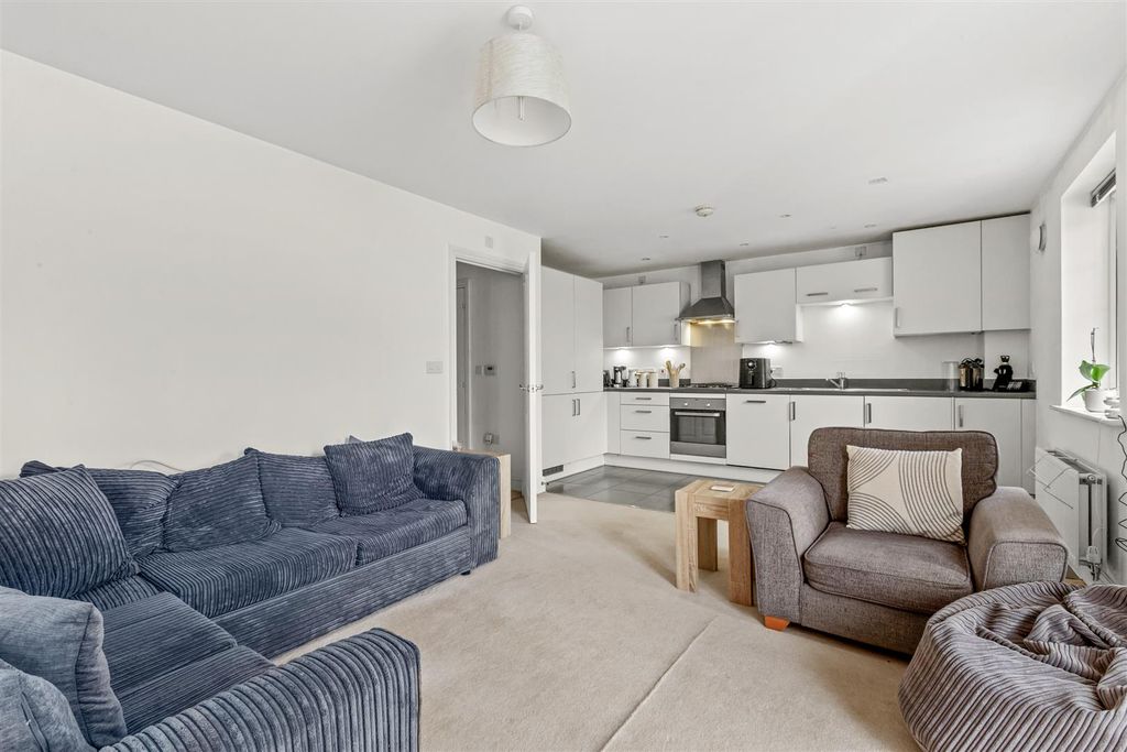 Property photo 3 of 14 1 Deyoung Way, Hp11 1Ax-9.Jpg