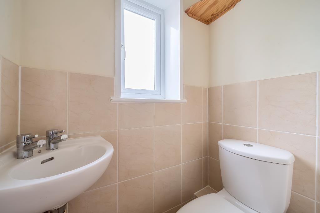 Property photo 2 of 11 Bathroom