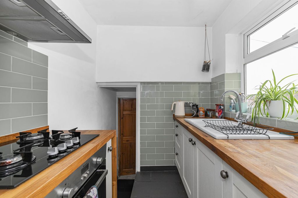 Property photo 3 of 25