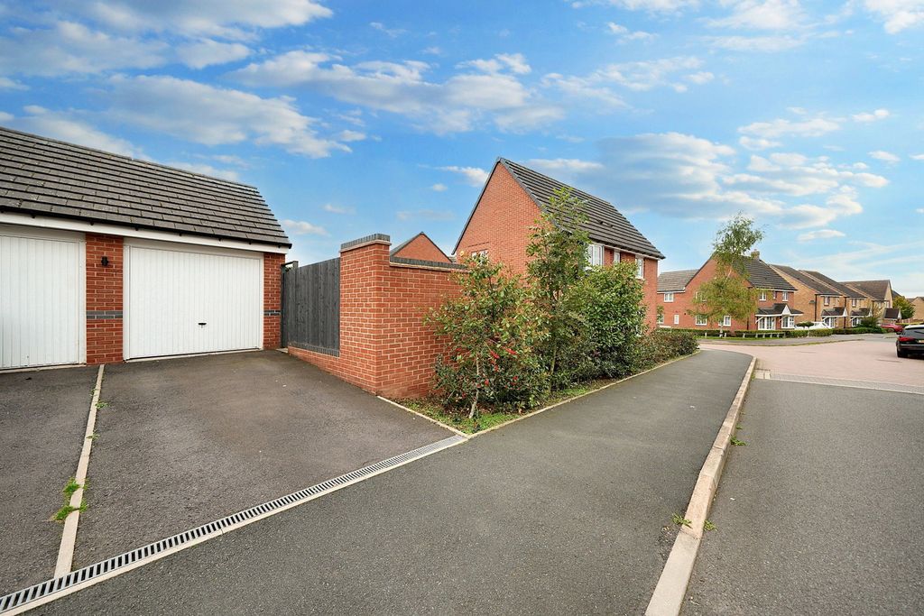 Property photo 2 of 42