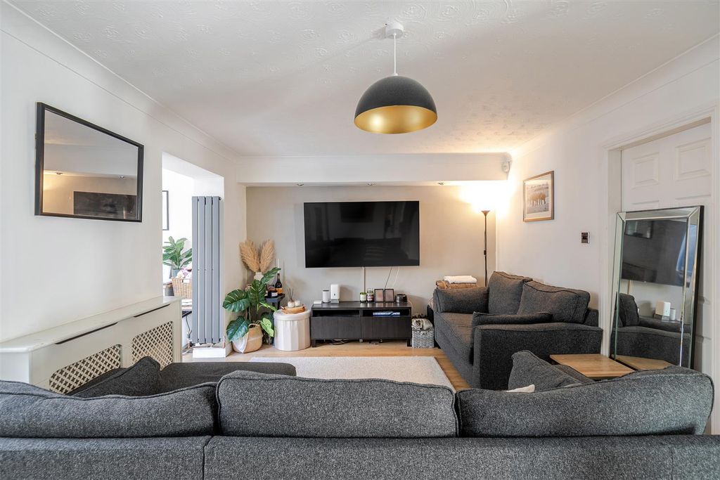 Property photo 2 of 21 Lounge