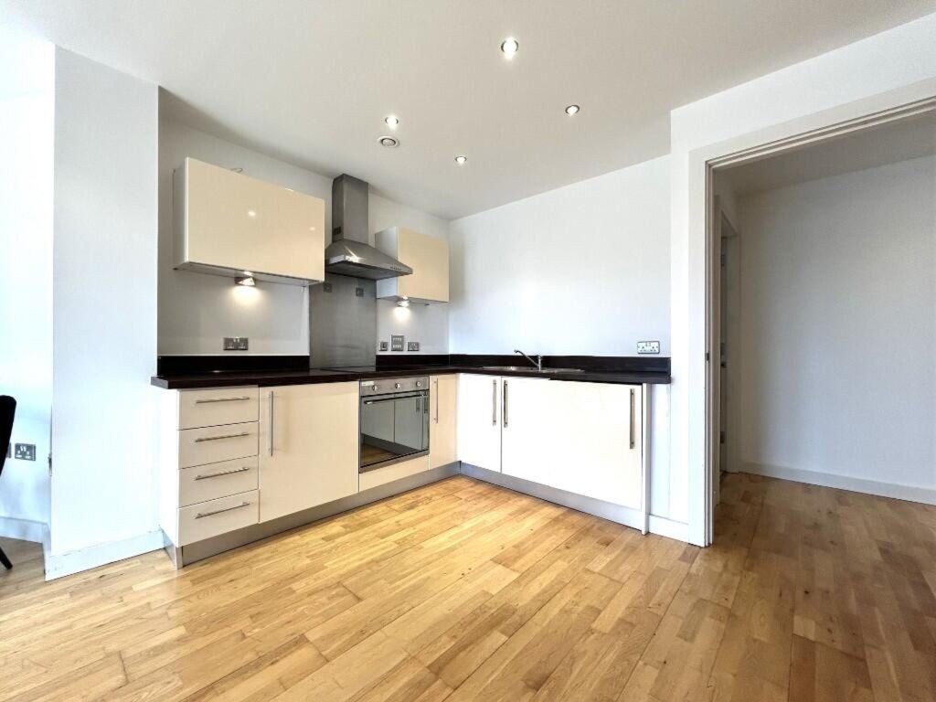Property photo 2 of 10 Kitchen