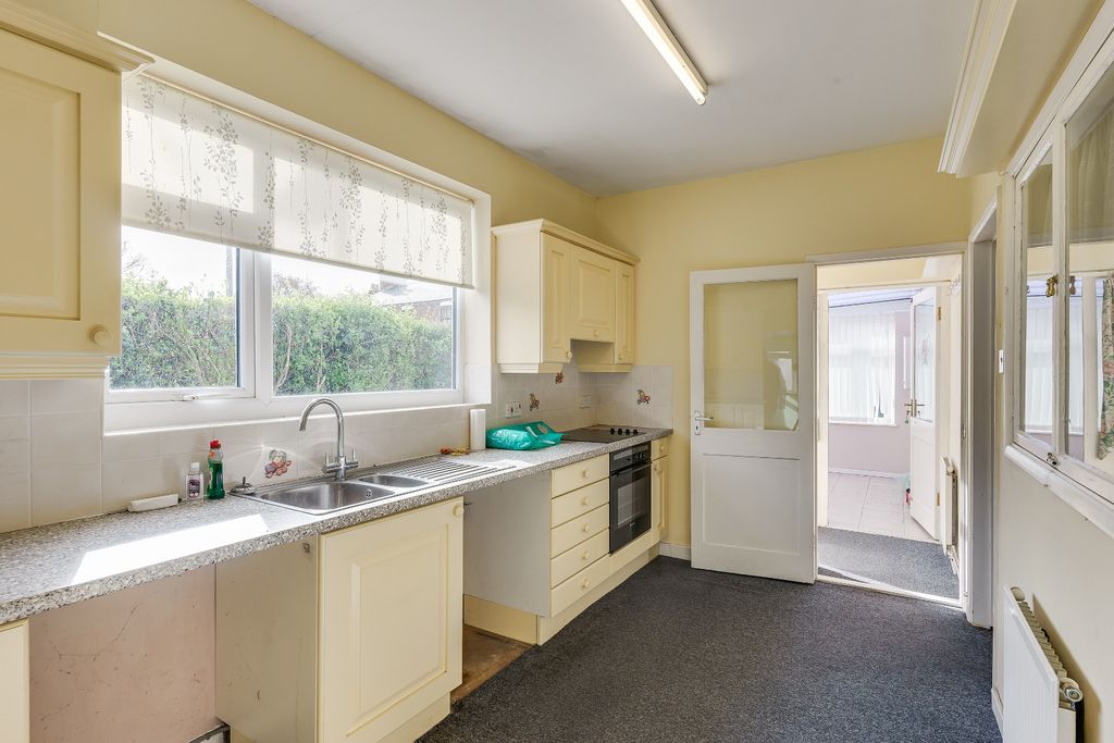Property photo 3 of 16 Kitchen