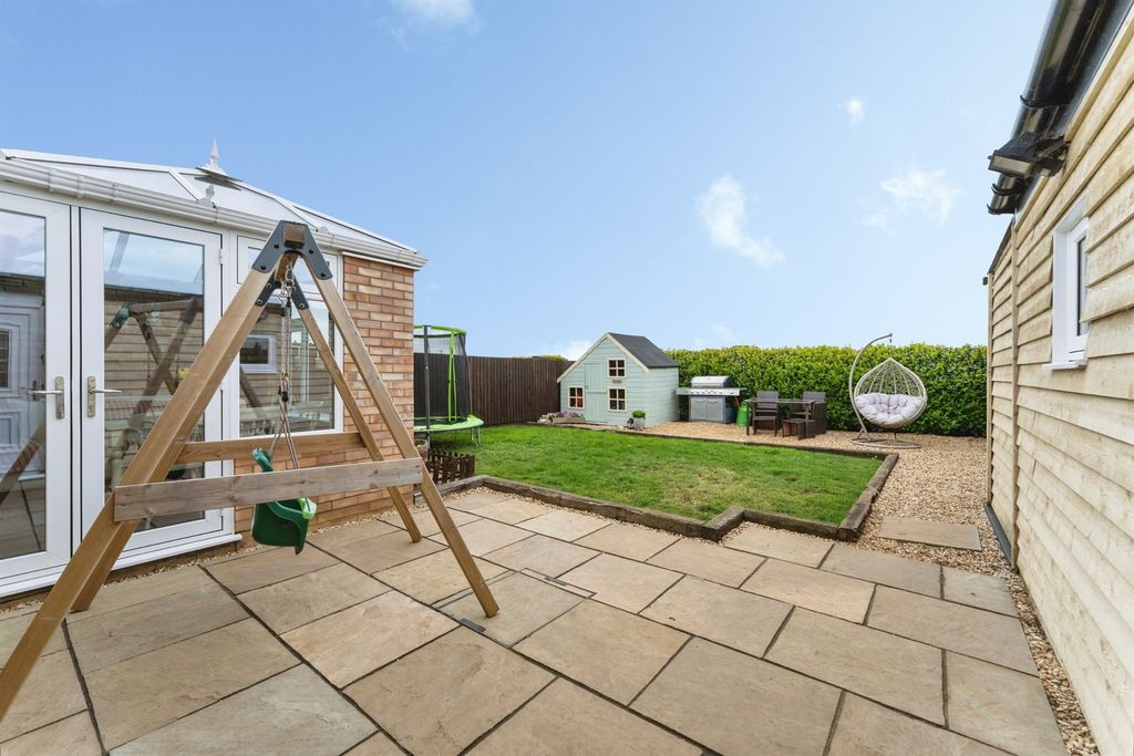Property photo 2 of 18