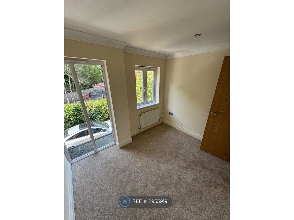 Property photo 3 of 10 Bedroom 2