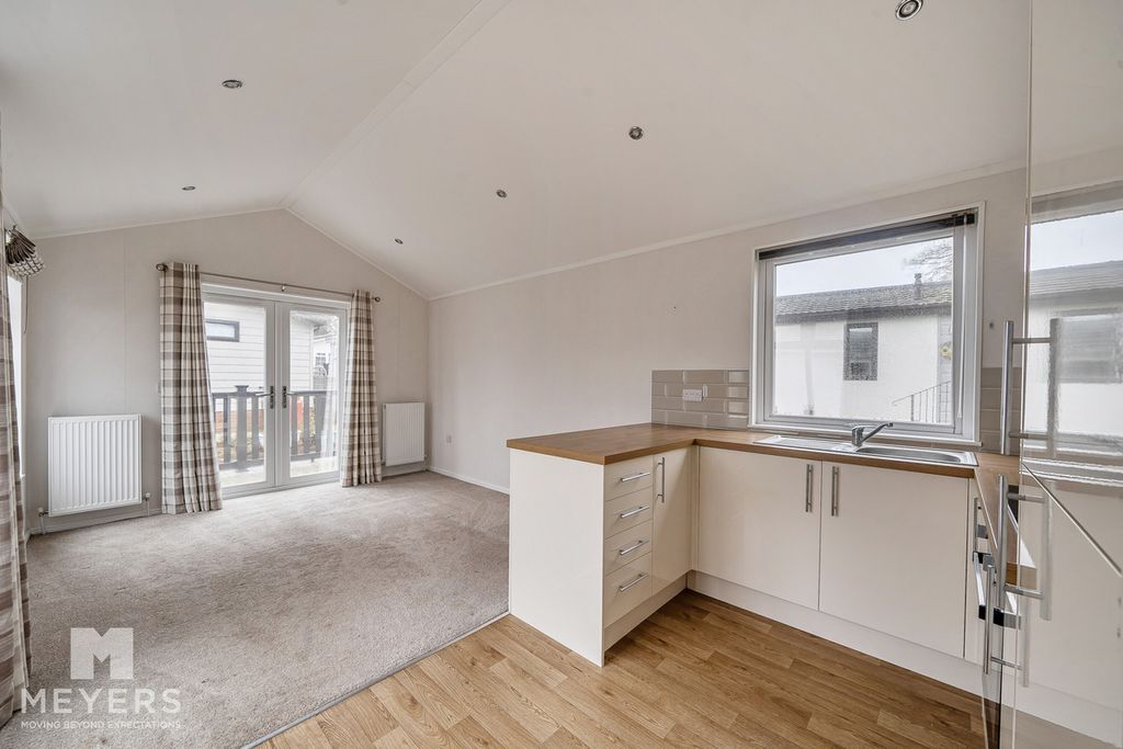 Property photo 3 of 21